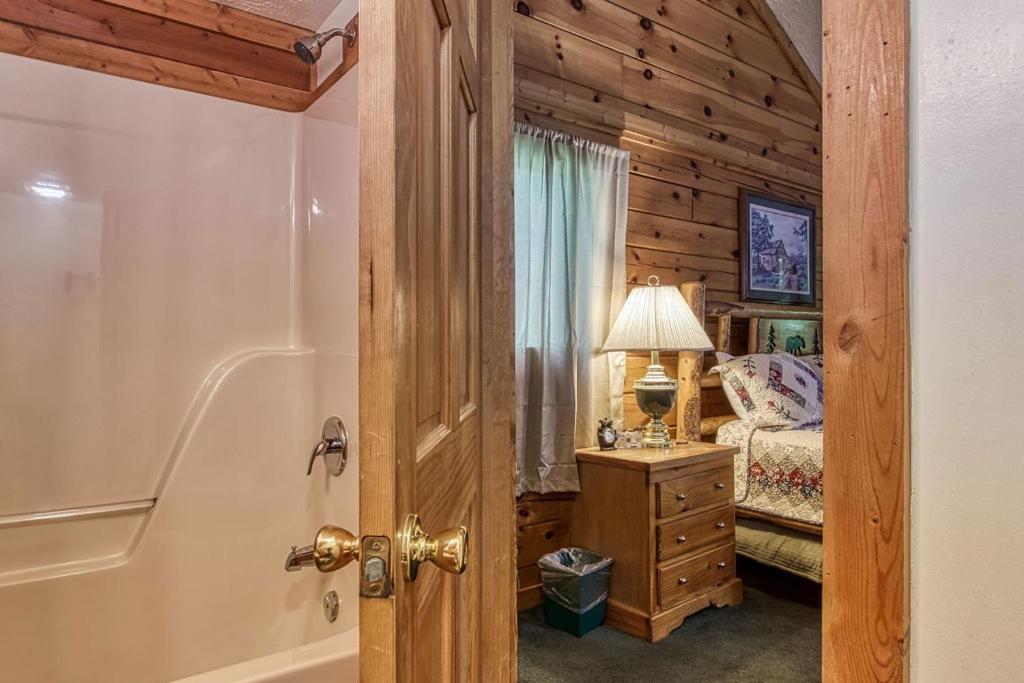 Forever Yours, Hot Tub, 1089 Of Free Attraction Tickets For Each Paid Day, Dollywood And More Пиджен Фордж Екстериор снимка